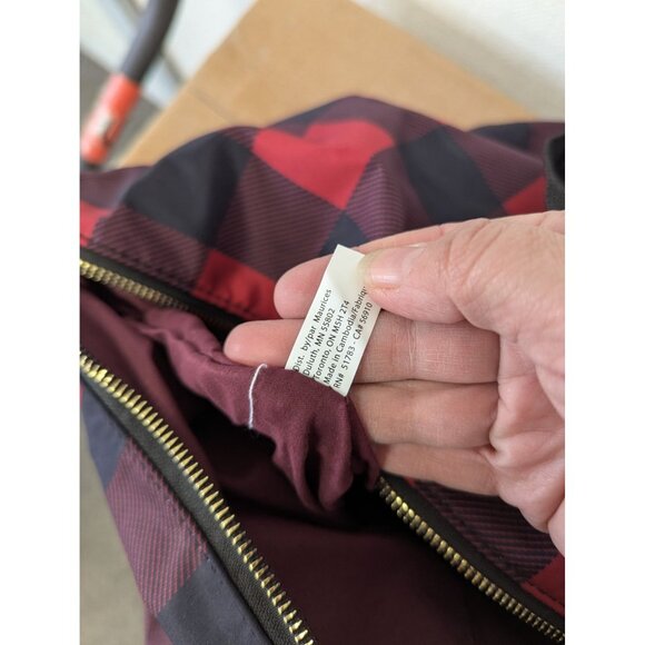 Maurices Buffalo Plaid Overnight Bag Red Black Detached Shoulder Strap Tote - Picture 12 of 16